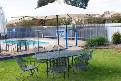 A-line Motel - Queensland Tourism 1