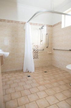 A-line Motel - Queensland Tourism 5