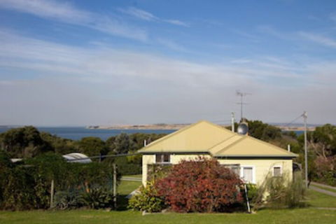 Lady Barron Holiday Home - Queensland Tourism 0