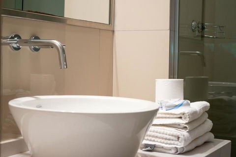 Dlux Hostel - QLD Tourism 6