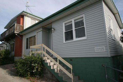 Cedar Cottages Blackmans Bay - Queensland Tourism 0