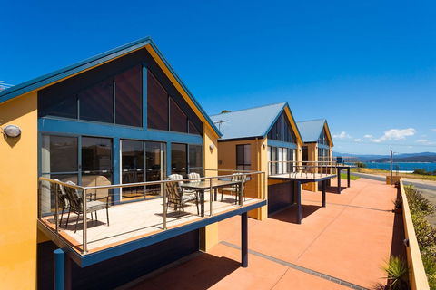 Snug Cove Villas - QLD Tourism 1