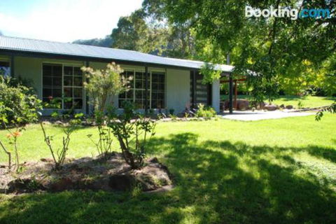 Whispers At Cedar Grove - QLD Tourism 6