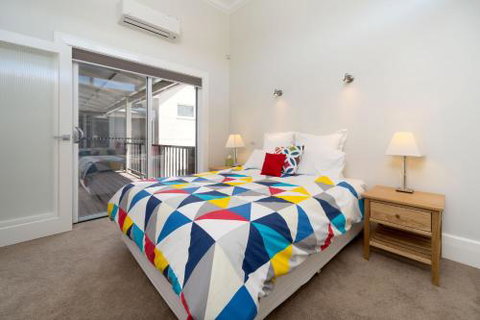 Waterstreet Apartment - QLD Tourism 1