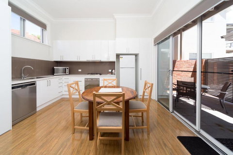 Waterstreet Apartment - QLD Tourism 4
