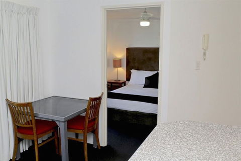 Karana Palms Resort - QLD Tourism 0
