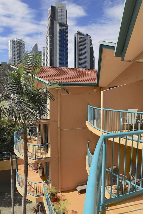 Karana Palms Resort - QLD Tourism 6