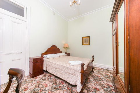 East Sydney Hotel - QLD Tourism 3