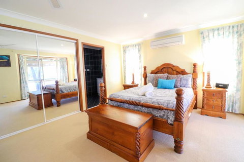 Kingfisher LakeHouse - QLD Tourism 4