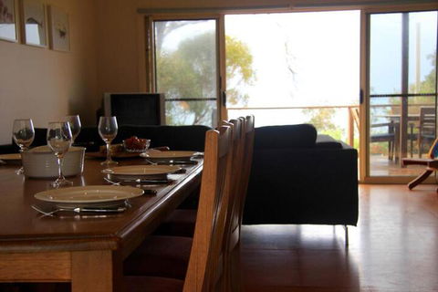 Emu Bay Stay - Queensland Tourism 2