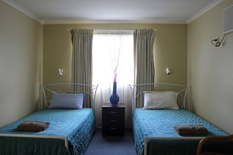 Australian Motor Homes Tourist Park - QLD Tourism 4