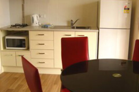 Australian Motor Homes Tourist Park - QLD Tourism 5