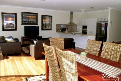 Two Beaches, 74B Blanch Street - Queensland Tourism 6