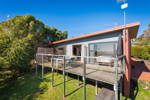 The Love Shack - Queensland Tourism 0