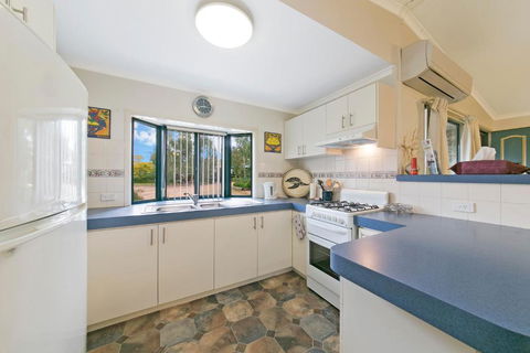 Hillside Country Retreat - QLD Tourism 4