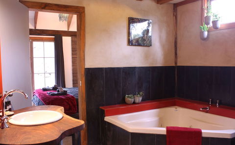 La Boheme Villa - QLD Tourism 4