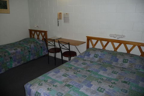 Bel Air Motel - Queensland Tourism 4