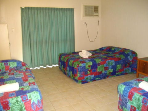 Kurrmine Beach Motel - Queensland Tourism 5