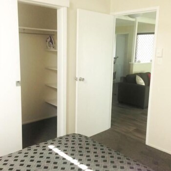 Fox Glenn Motor Inn - QLD Tourism 5