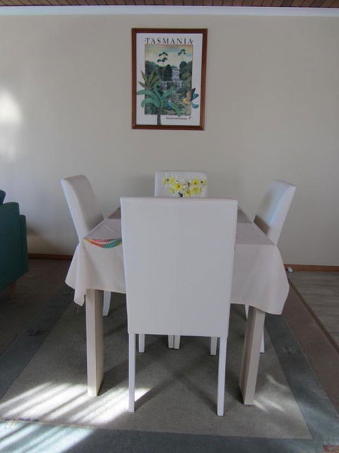 Elm Trees Accommodation At Ross - QLD Tourism 1