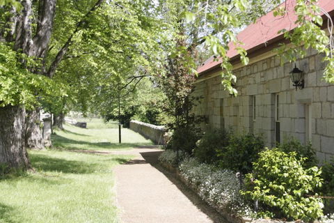 Elm Trees Accommodation At Ross - QLD Tourism 5