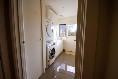Champagne Stays Apartment - Queensland Tourism 2