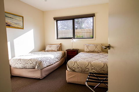 Champagne Stays Apartment - Queensland Tourism 6