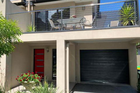 Champagne Stays Apartment - Queensland Tourism 0