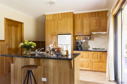 Glenoe Cottages - Queensland Tourism 4