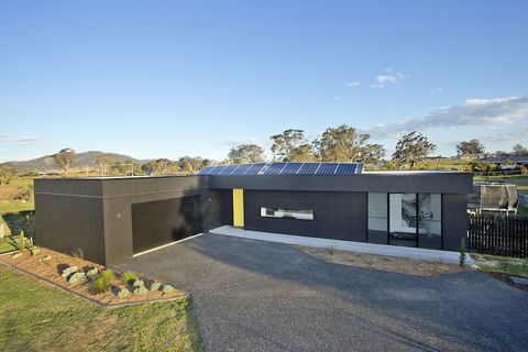 Zebula Gloucester - QLD Tourism 1