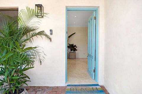 Cronulla Beach House B&B - QLD Tourism 0
