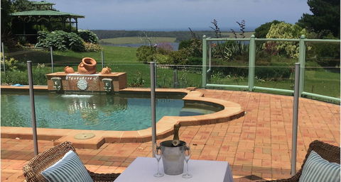 Tilba Lake Pods - QLD Tourism 1