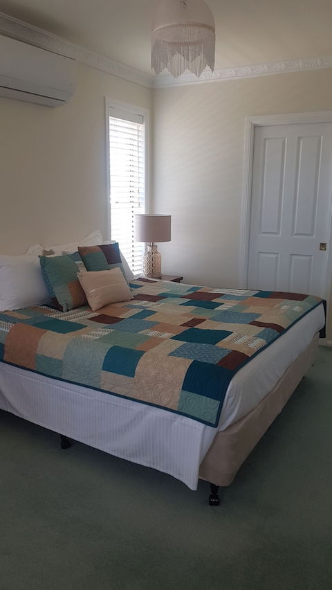 Grovely House Bed & Breakfast - QLD Tourism 6