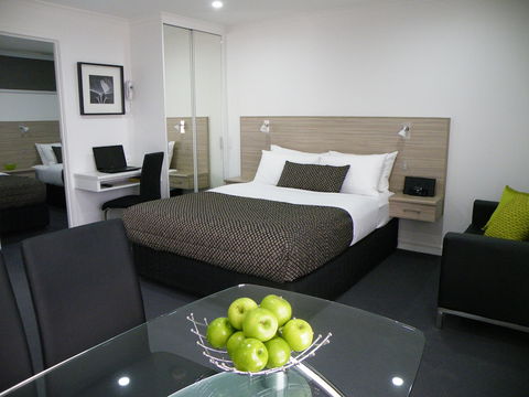 Hamilton Lonsdale Motel - Queensland Tourism 3