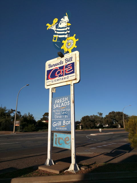 Barnacle Bill Family Seafood Restaurant - Queensland Tourism 3