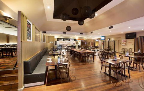 Blackburn Hotel - QLD Tourism 0