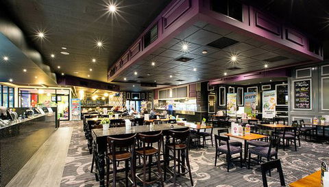 Skyways Hotel Bistro - Queensland Tourism 0