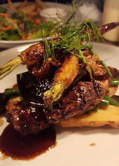 Lighthouse Beach Cafe - Queensland Tourism 9