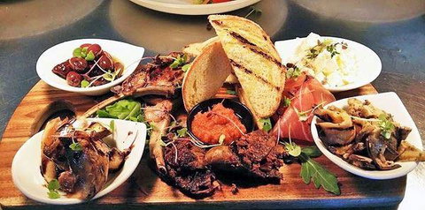 Lighthouse Beach Cafe - Queensland Tourism 16