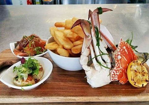 Lighthouse Beach Cafe - Queensland Tourism 18