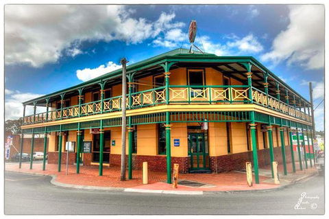 Austral Hotel - Restaurant - QLD Tourism 0