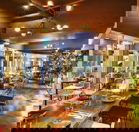 Henrys - QLD Tourism