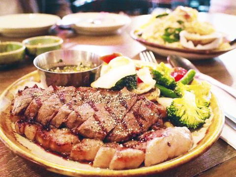 Kinn Thai Restaurant - QLD Tourism 0