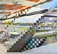 Rowers on Cooks River - Queensland Tourism