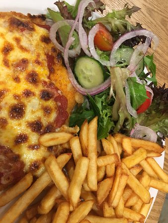Blaxland Tavern Bistro - QLD Tourism 0