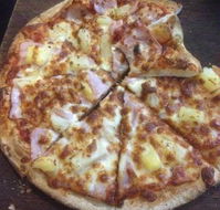 Crust Gourmet Pizza Bar Woolongong - Queensland Tourism