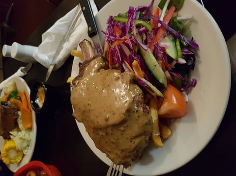 Royal Hotel Pub & Kitchen - QLD Tourism 0