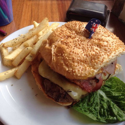 The Red Parrot Cafe - Queensland Tourism 0