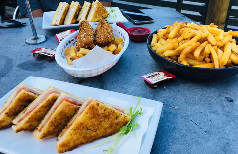 Offshore Cafe & Restaurant - QLD Tourism 0