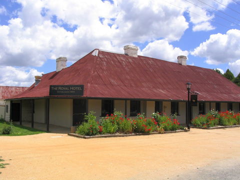 Grazing At Gundaroo - Queensland Tourism 0